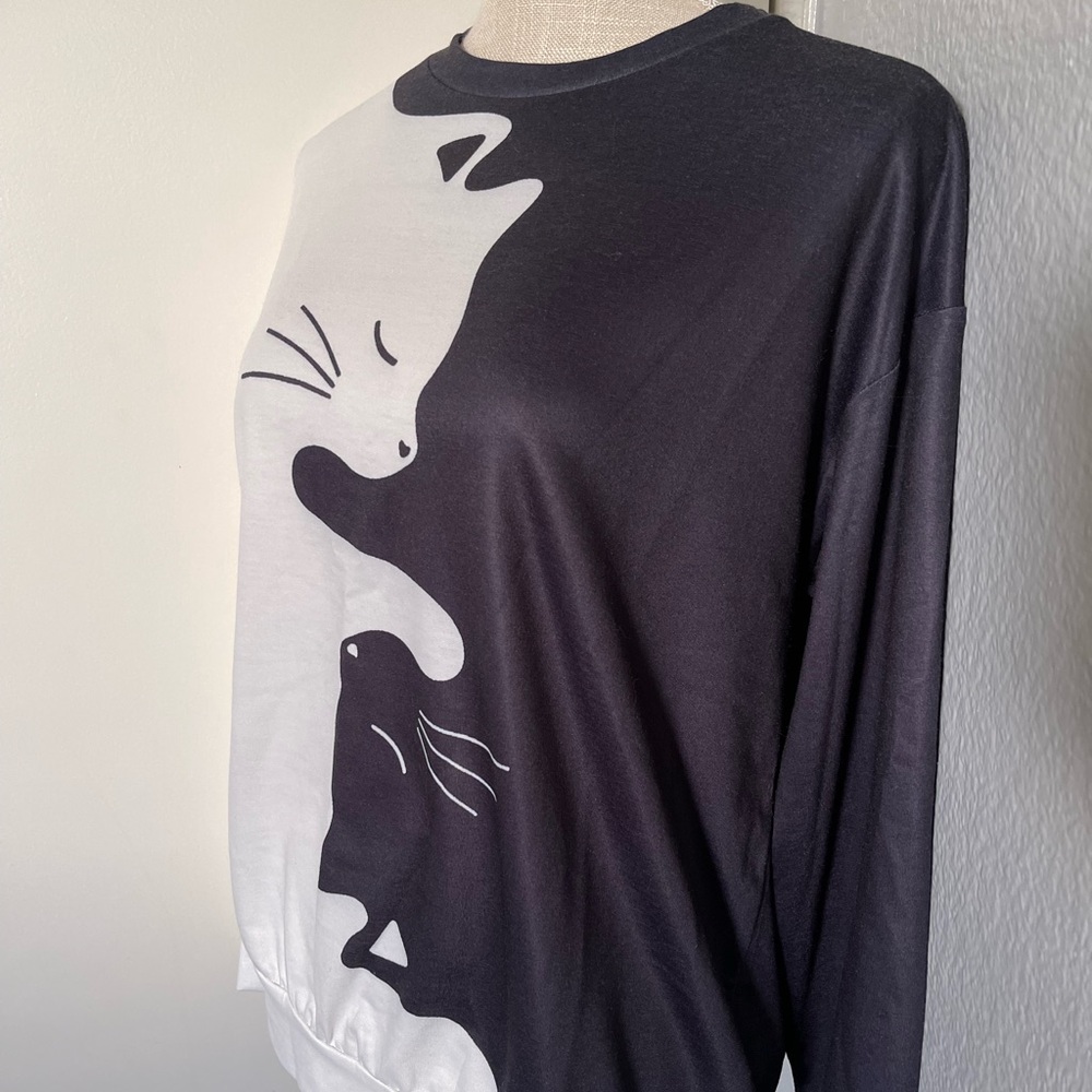 Women's Cat Fashion Long Sleeve Top - Picture 2 of 3